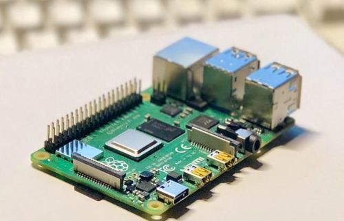 树莓派4代 打造最小电脑主板，新一代升级成编程语言学习利器